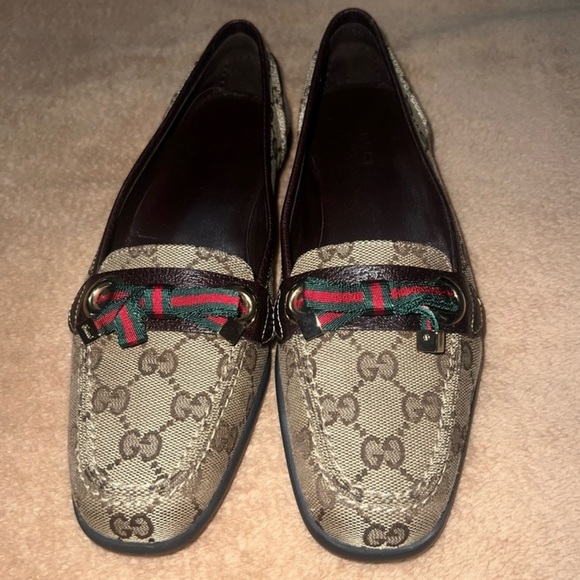 ♥️🥳♥️ BUNDLE- Gucci shoulder bag and Gucci shoes ( 7B ) - Picture 3 of 16